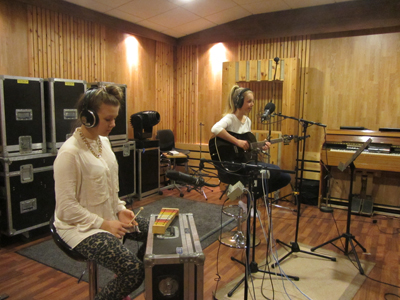 Mari og Maria i studio